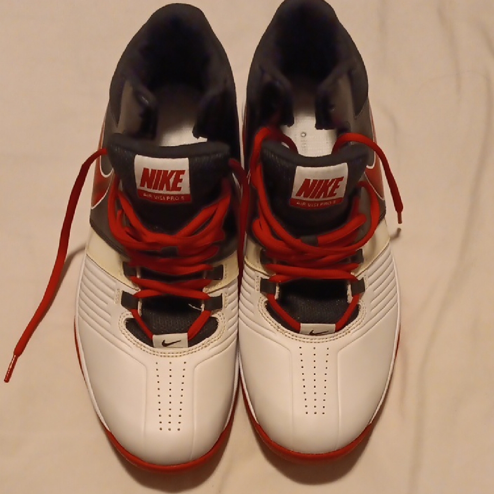 Nike White and Black Sneakers with Red Accents